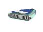 Coupe transversale d'une planche de SUP montrant la construction interne et les couches, en bleu et menthe.