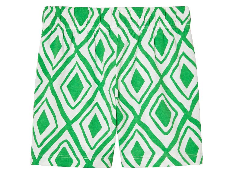 Shorts vert et blanc à motif géométrique.