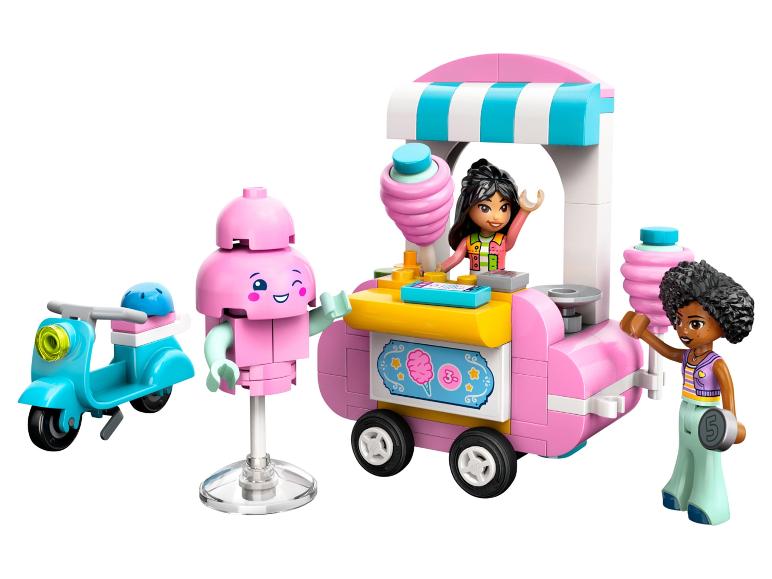Ensemble Lego Friends avec un stand de friandises rose, un scooter et deux figurines.