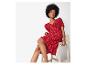Robe rouge à fleurs, style bohème, modèle plissé.