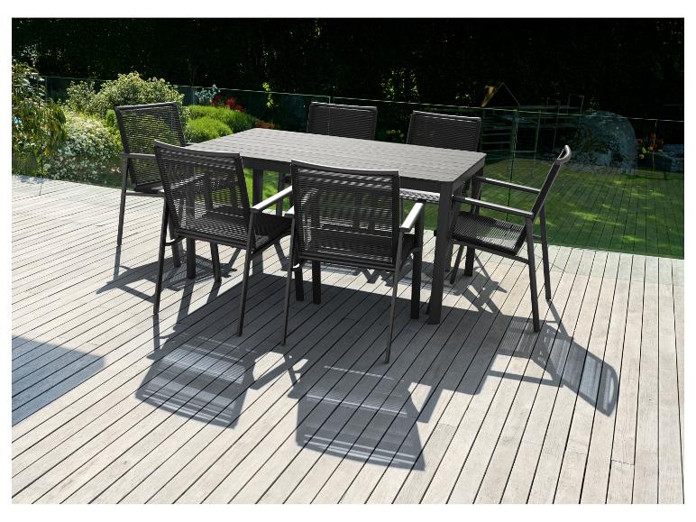 Ensemble table et chaises de jardin noir, style contemporain.