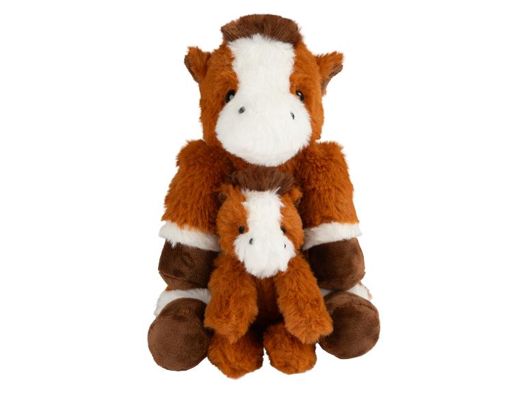 Deux peluches de chevaux marron et blanc, une grande et une petite, assises ensemble.