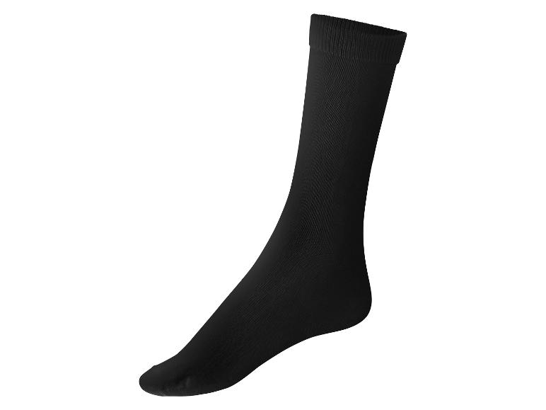 Une chaussette noire pour homme.