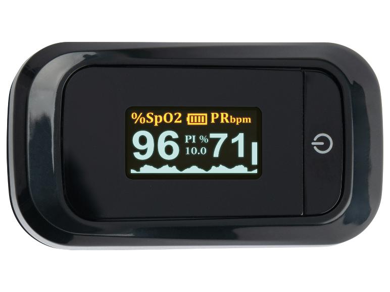 Oxymètre de pouls noir affichant 96 % SpO2 et 71 bpm