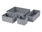 Quatre paniers de rangement gris en tissu tressé.