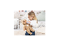 Poupée BAYER DESIGN Piccolina Magic Tears en costume d'ours nourrie au biberon par un enfant