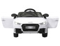Une voiture pour enfant Audi TT RS blanche avec les portes ouvertes.