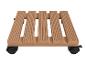 Support en bois pour plantes sur roulettes.