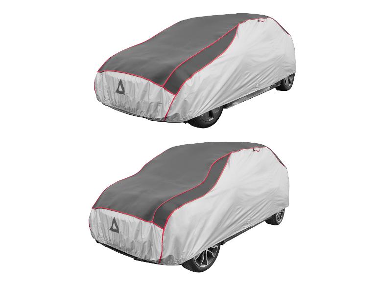Deux housses de voiture grises avec liserés rouges et un détail triangulaire à l'avant