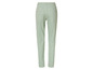 Un jean vert clair pour femme
