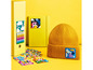 Charms LEGO® DOTS, un bonnet jaune et un carnet.