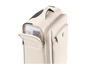 Une valise beige avec un compartiment ouvert contenant un document et un code QR