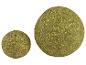 Deux boules de thé rondes et vertes.