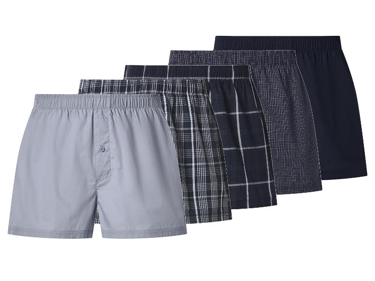 Cinq boxers pour hommes de différentes couleurs et motifs à carreaux