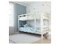 Un lit superposé blanc dans une chambre d'enfant.