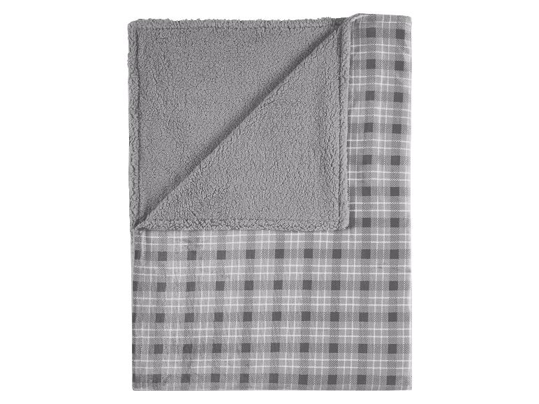 Couverture grise douce avec un motif à carreaux et un côté moelleux.