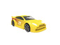 Une voiture jouet jaune avec le numéro 77