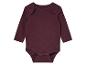 Un body bébé à manches longues de couleur bordeaux.