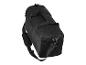 Sac de sport noir avec bandoulière et poignées.