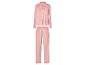 Un pyjama rose à manches longues et pantalon.