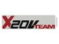 Logo de l'équipe X20K avec une croix rouge et du texte noir.