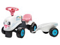 Un tracteur Rainbow Farm blanc avec une remorque pour enfants.