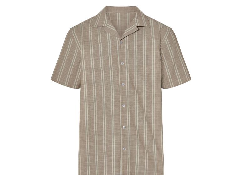 Une chemise beige à manches courtes avec des rayures verticales.