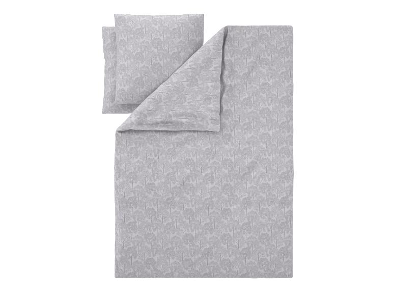 Parure de lit grise avec un motif d'arbres subtil, comprenant une housse de couette et deux taies d'oreiller.