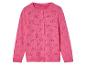Un cardigan rose en tricot avec boutons et motif papillon.