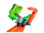 Ensemble de jeu avec piste et monster truck en forme de requin