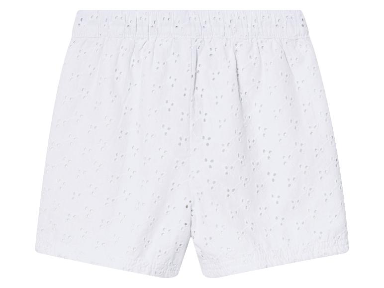 Shorts blancs en broderie anglaise pour enfant.