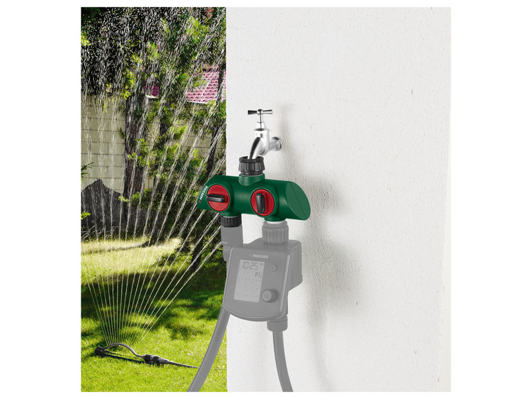 Un système d'arrosage Parkside avec une minuterie digitale et un arroseur dans un jardin vert.