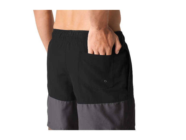 Short homme noir et gris avec poches.
