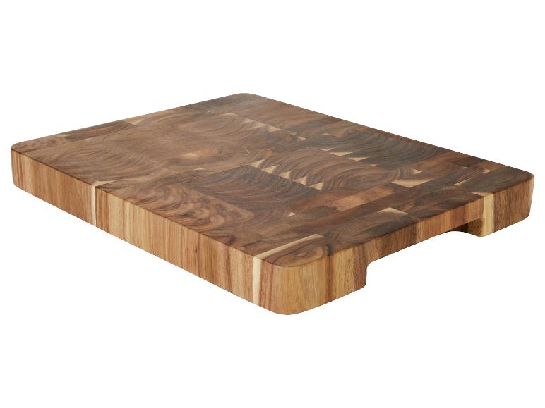 Planche à découper en bois de bout avec poignées intégrées.