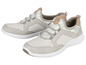 Deux paires de baskets grises avec des semelles blanches.