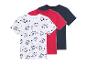 Trois t-shirts pour enfants : un imprimé requin, un rouge et un marine.