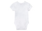 Un body blanc à manches courtes pour bébé.
