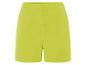 Shorts en tissu vert citron.