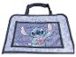 Un sac Disney Stitch bleu avec une poignée.