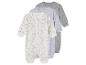 Trois pyjamas bébé : un imprimé nuages, deux unis gris.