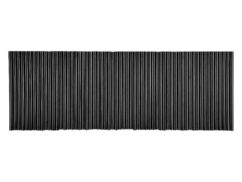 Un paquet de pailles à boire noires.