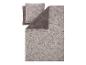 Parure de lit avec motif feuilles beige et marron, incluant housse de couette et taie d'oreiller.