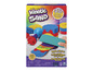 Ensemble Kinetic Sand avec du sable arc-en-ciel et des outils.
