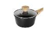 Saucepan noire avec couvercle en verre et manche en bois.