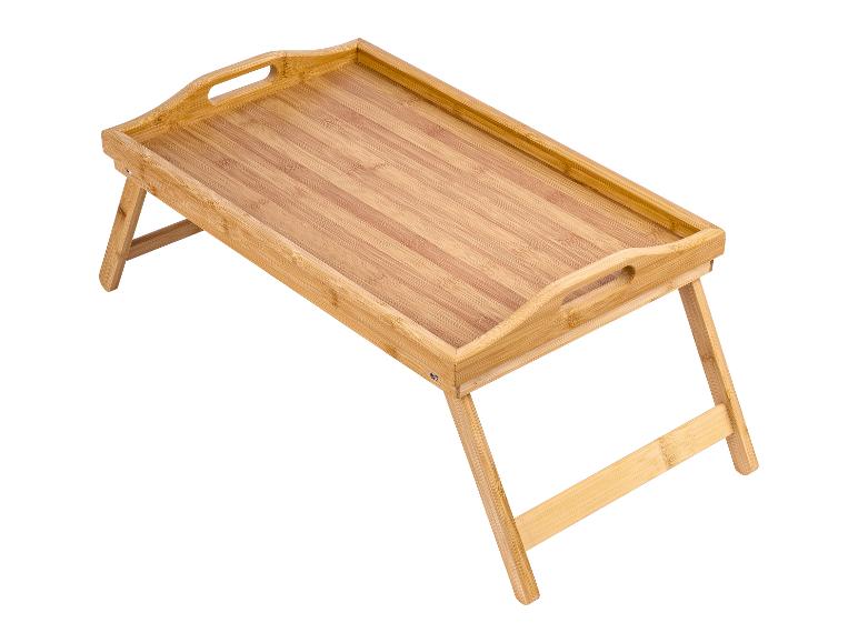 Un plateau de service en bambou avec pieds pliables.