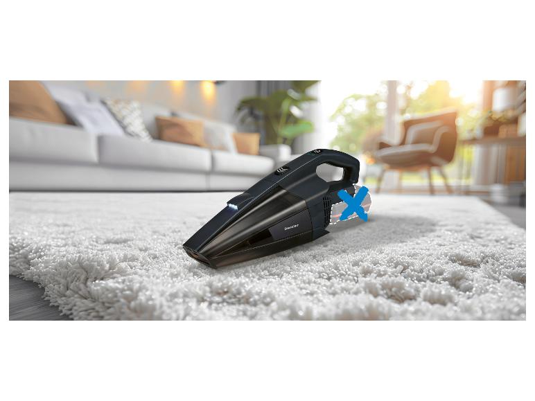 Aspirateur à main SilverCrest sur tapis.