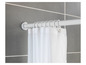 Une barre de douche blanche avec un rideau de douche blanc.