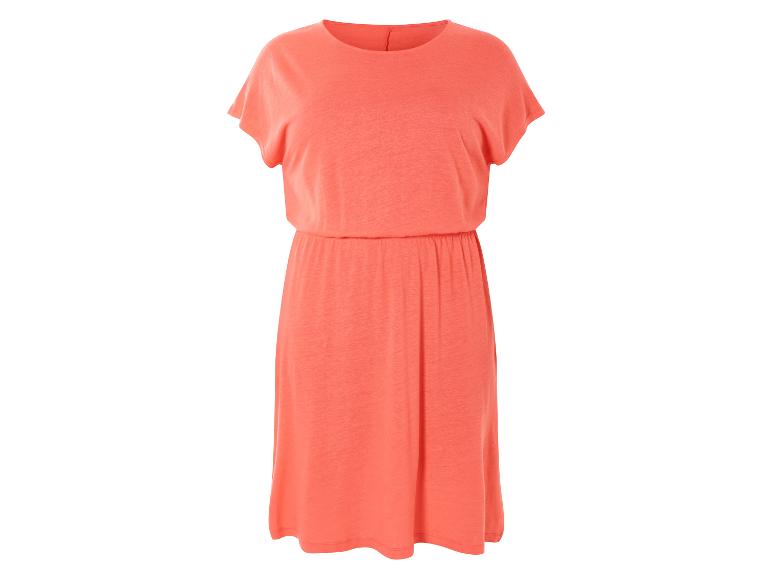 Robe corail estivale à manches courtes.