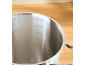 Casserole en acier inoxydable avec échelle de mesure interne de 1.0L à 4.0L.