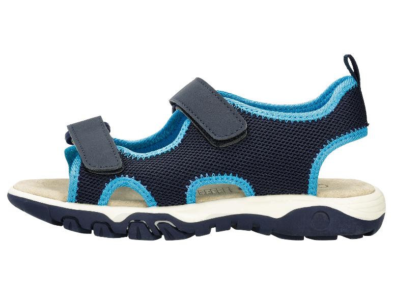 Vue latérale d'une sandale pour enfant bleu marine et bleu clair avec des sangles velcro.